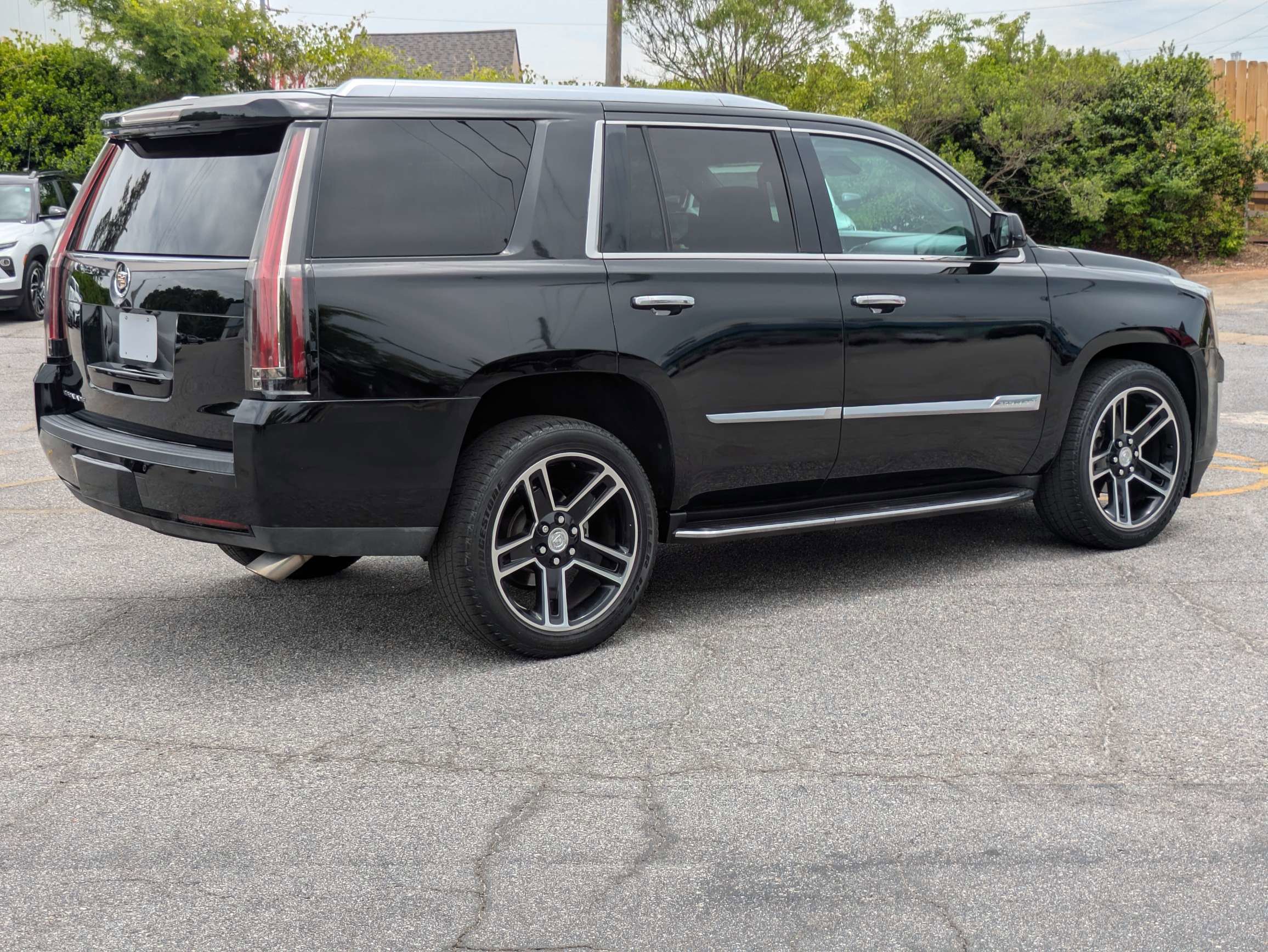 Used 2015 Cadillac Escalade Luxury RWD image 4
