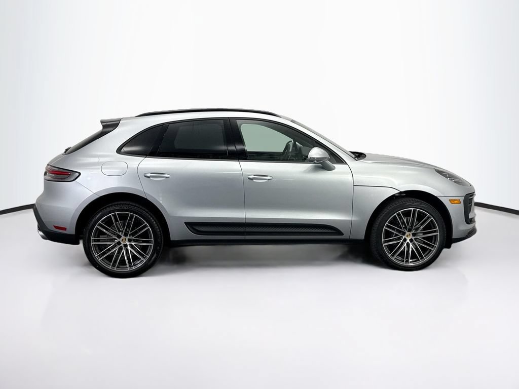 Used 2026 Porsche Macan AWD/4WD image 8