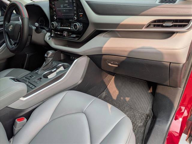 Used 2021 Toyota Highlander XLE AWD/4WD image 22