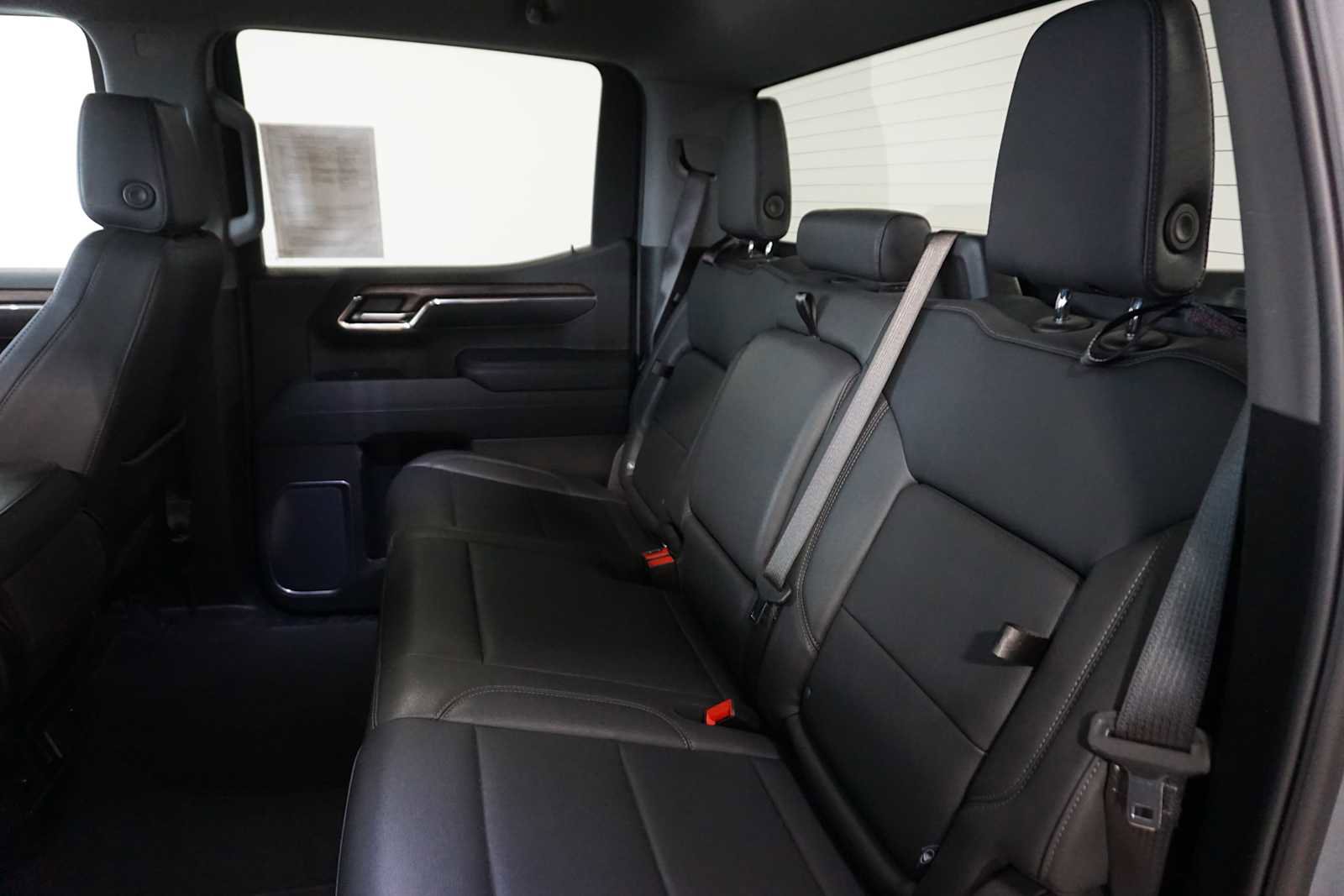 Certified 2025 GMC Sierra 1500 SLT image 16