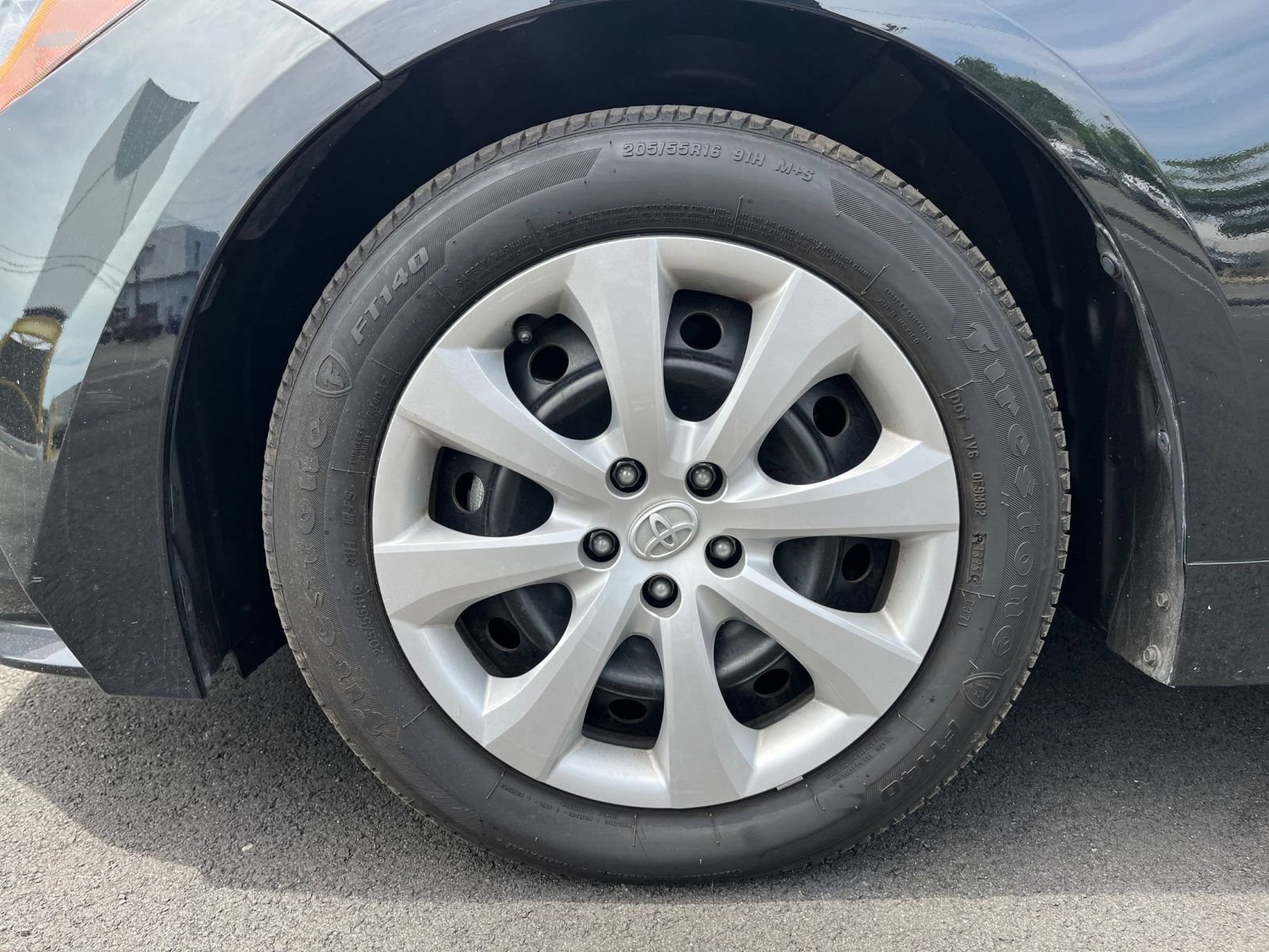Used 2025 Toyota Corolla LE FWD image 34