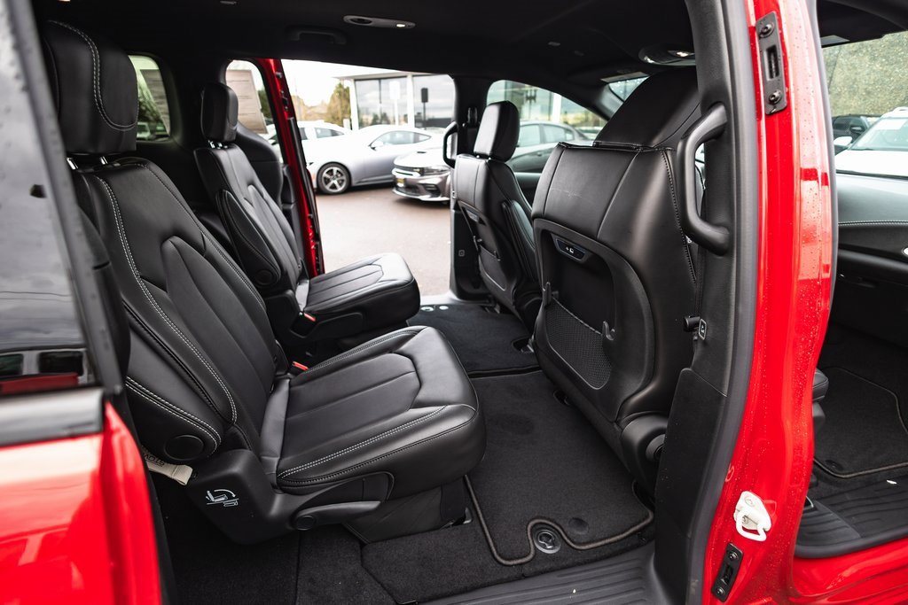 New 2026 Chrysler Pacifica Select w/ S Appearance Package image 31