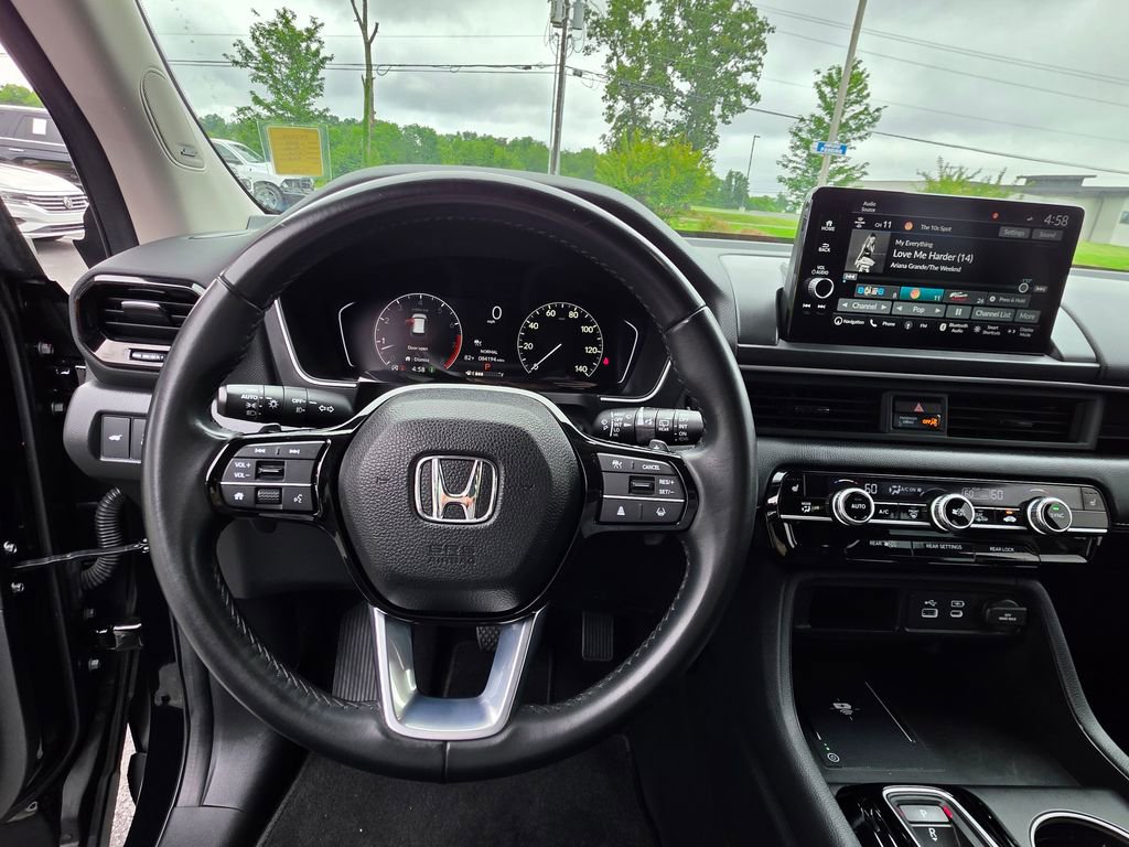 Used 2023 Honda Pilot Touring image 14