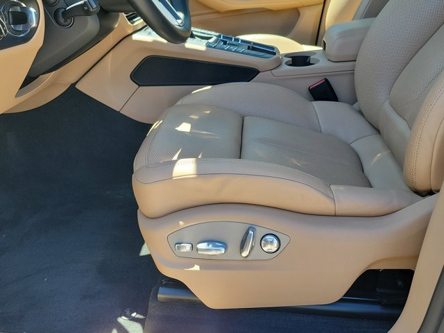 Certified 2021 Porsche Macan AWD/4WD image 24