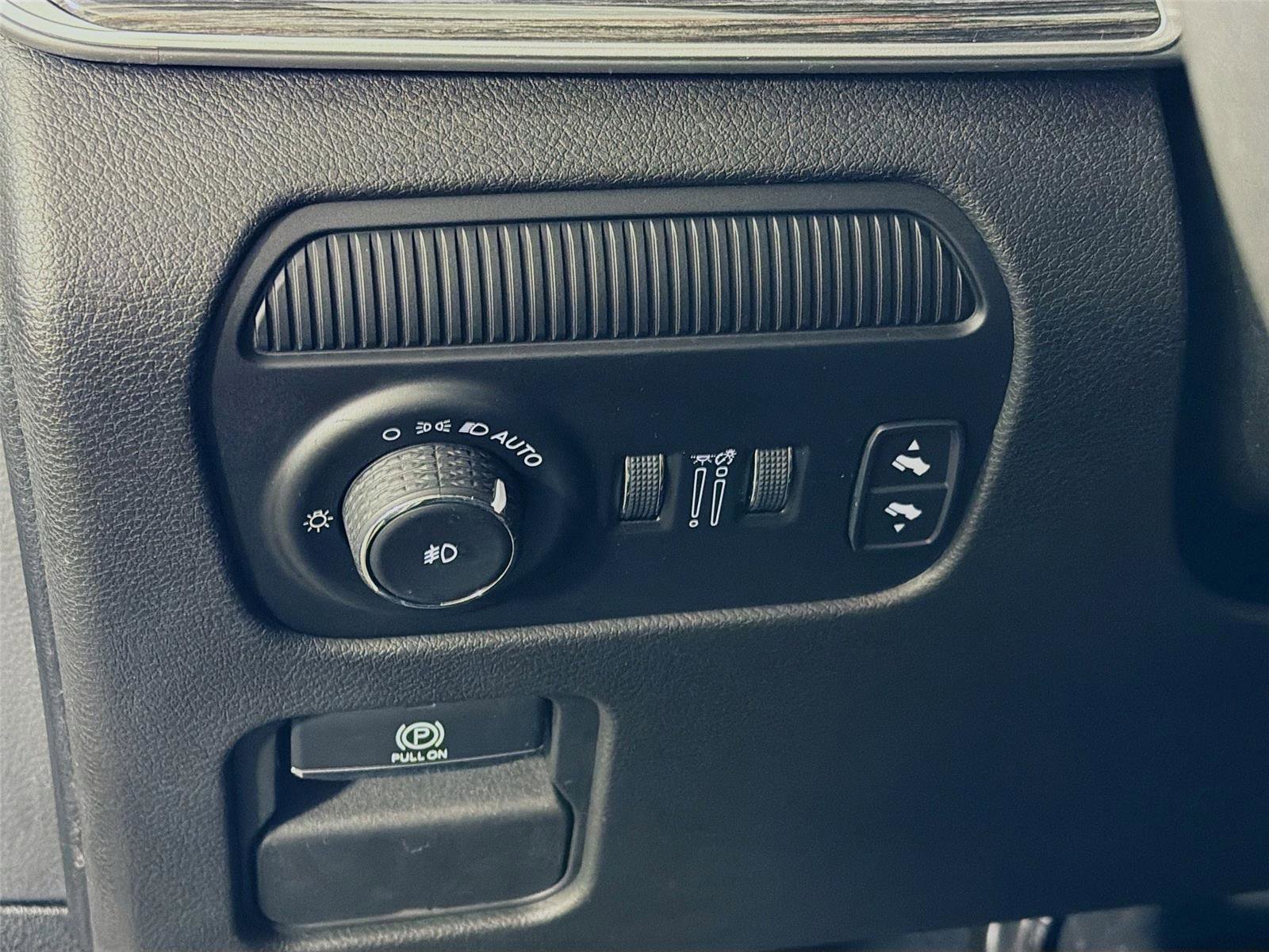 Used 2022 Jeep Wagoneer Series II w/ Rear Seat Video Group 1 image 10