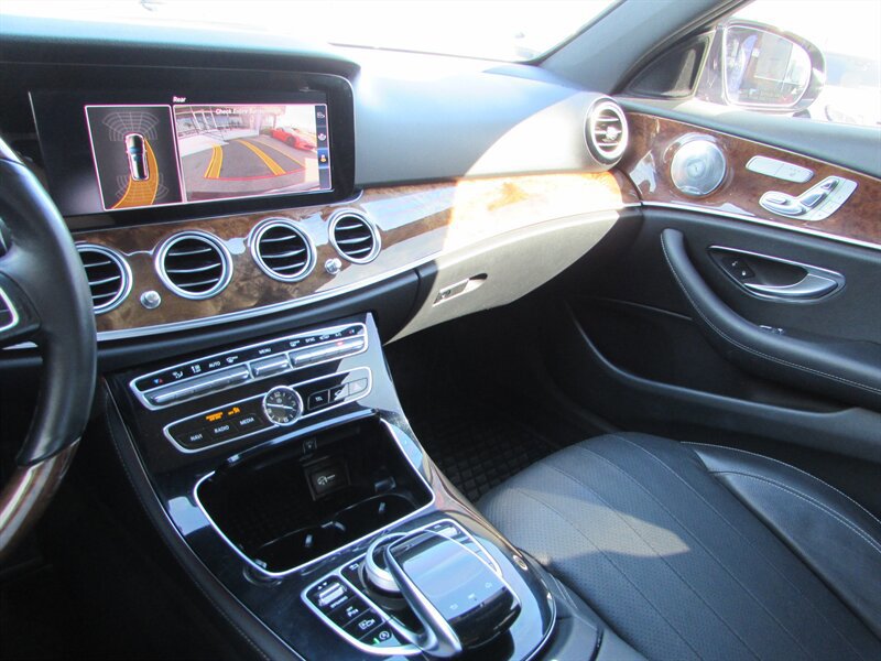 Used 2017 Mercedes-Benz E 400 4MATIC Wagon image 20
