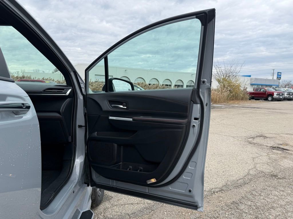 Used 2025 Toyota Sienna XSE image 18