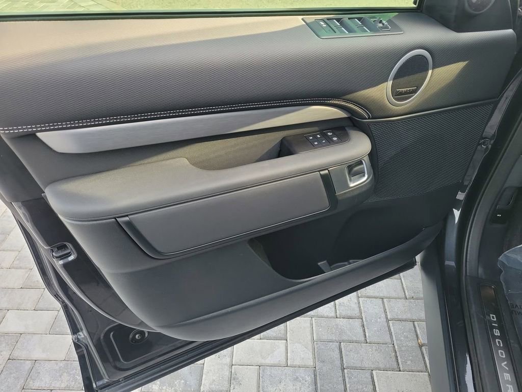 Certified 2024 Land Rover Discovery Dynamic SE AWD/4WD image 23