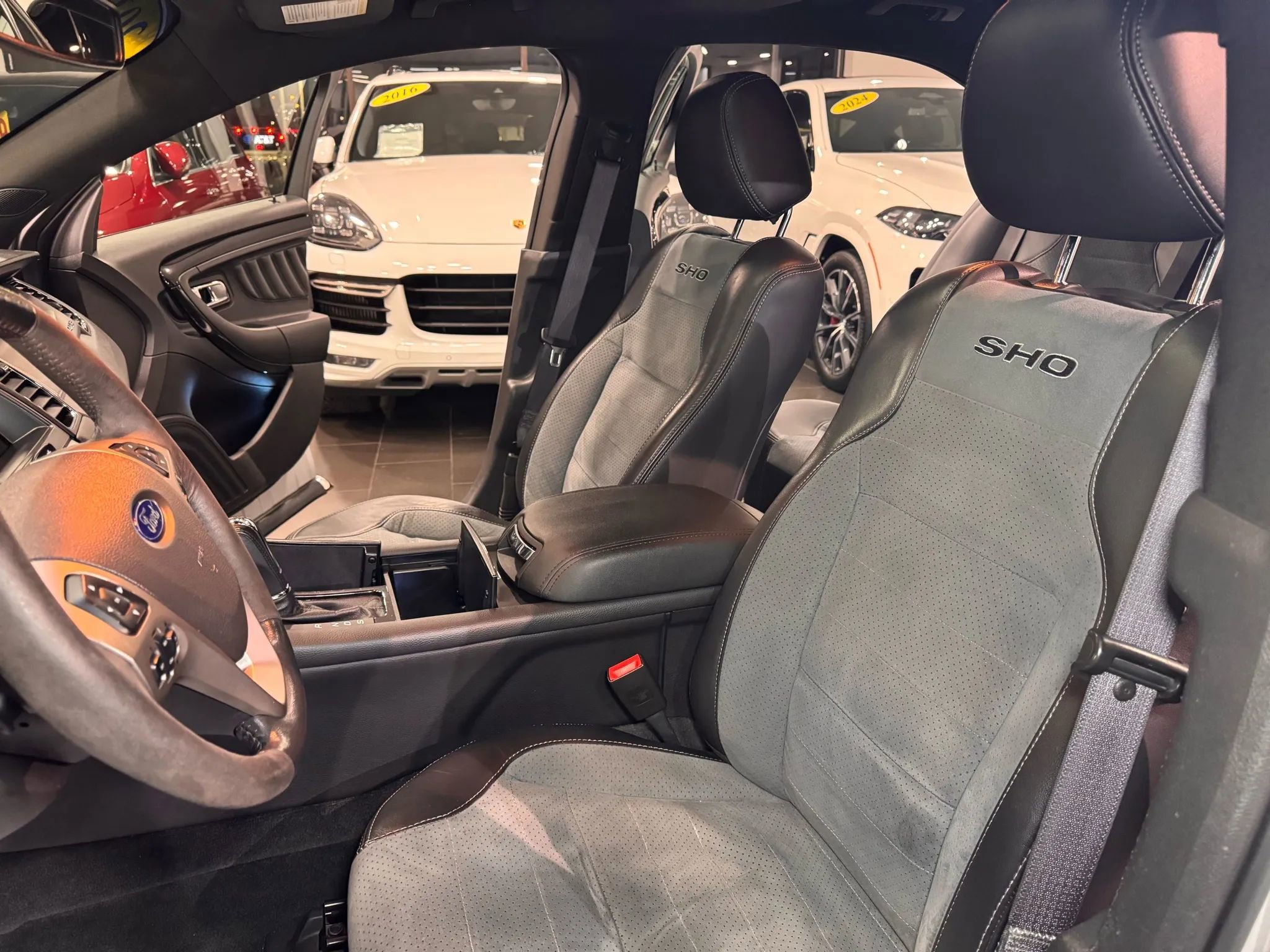 Used 2013 Ford Taurus SHO image 10