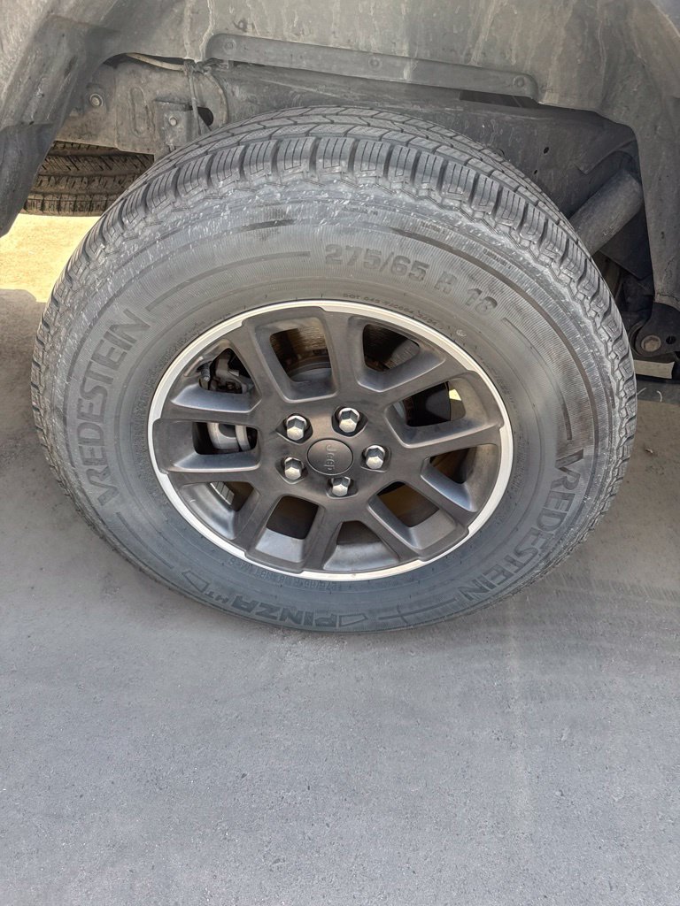 Used 2020 Jeep Gladiator Overland AWD/4WD image 3