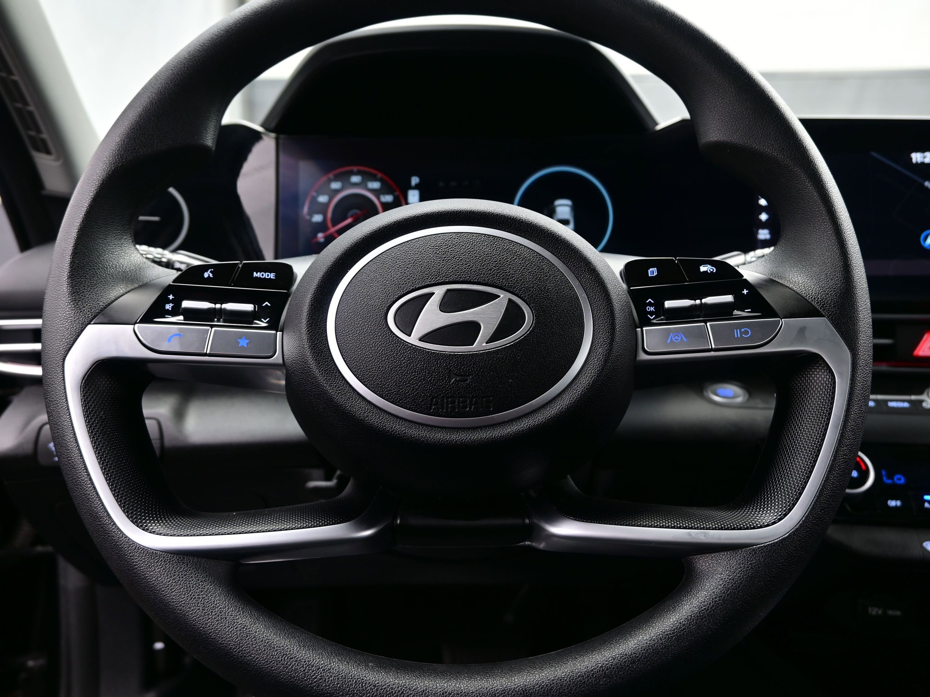 Used 2024 Hyundai Elantra SEL image 20