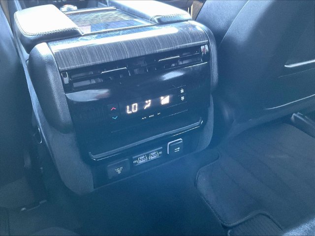 Used 2022 Jeep Wagoneer Series II w/ Premium Group I AWD/4WD image 12
