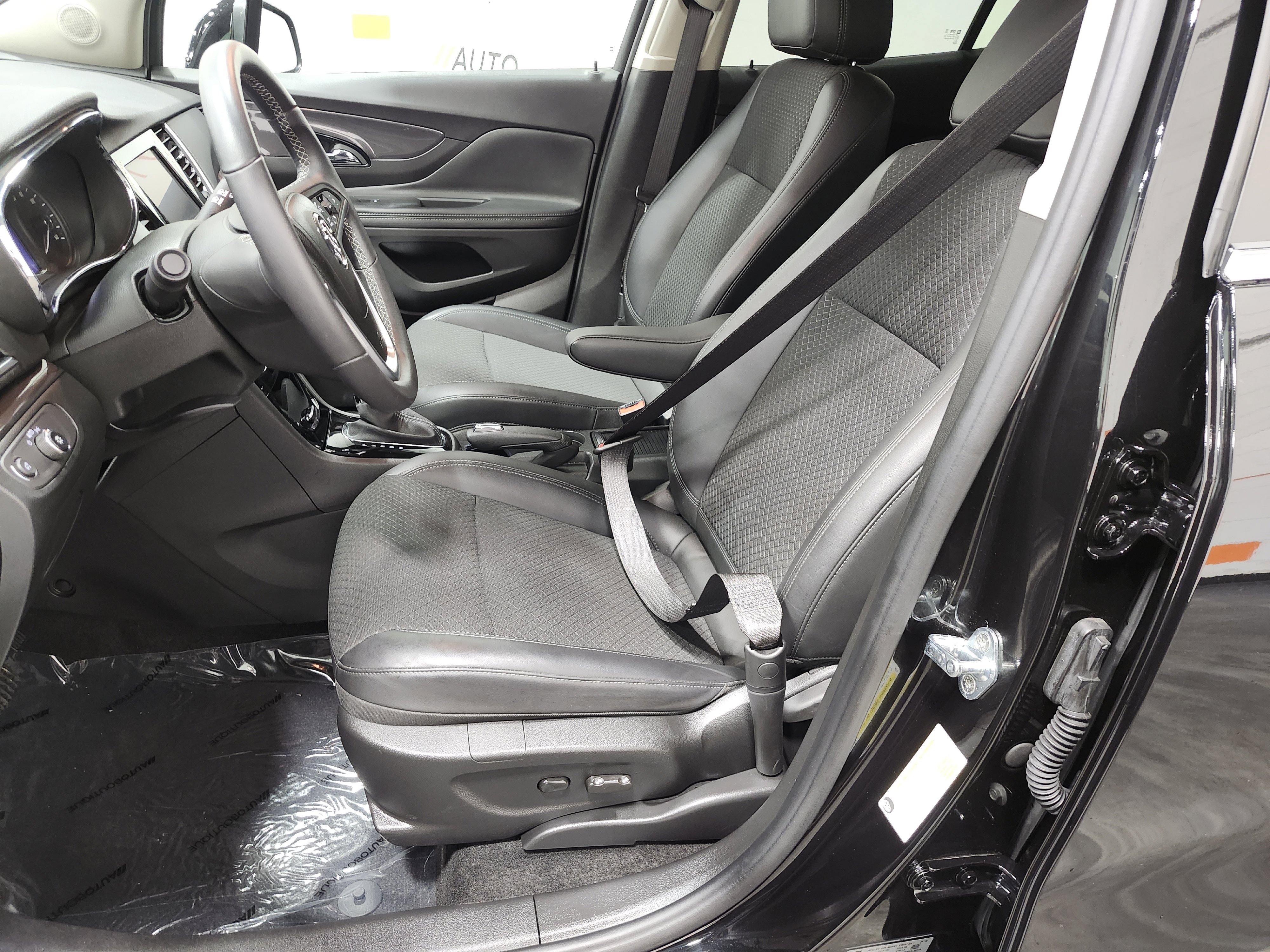 Used 2022 Buick Encore Preferred w/ Safety Package image 23