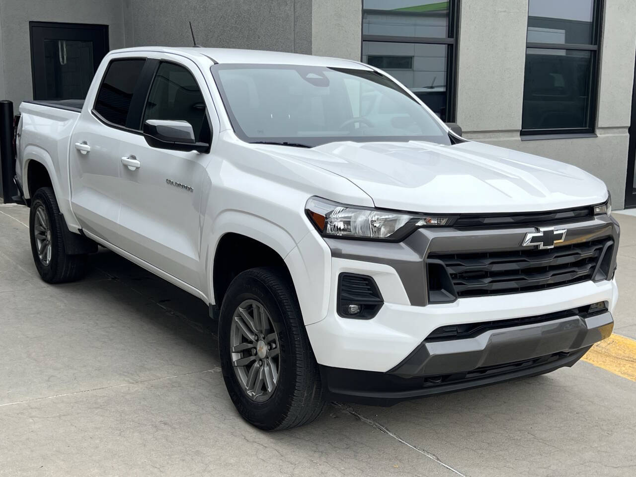 Used 2023 Chevrolet Colorado LT w/ LT Convenience Package AWD/4WD image 7