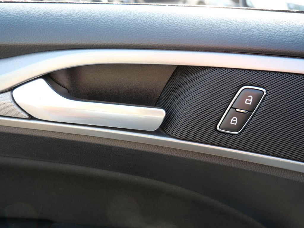 Used 2020 Ford Fusion SE FWD image 17