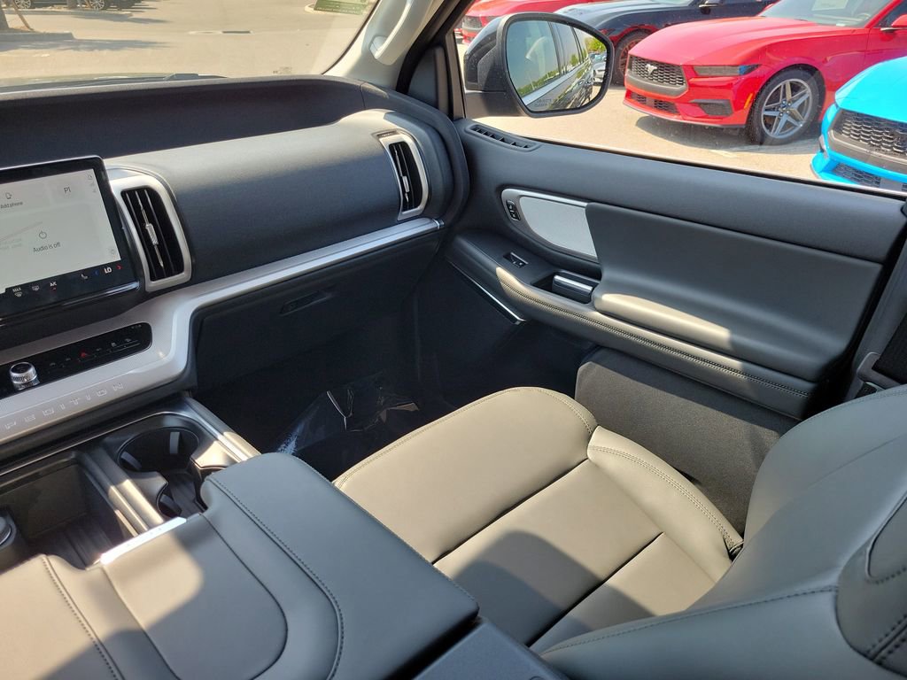 New 2026 Ford Expedition Active image 13