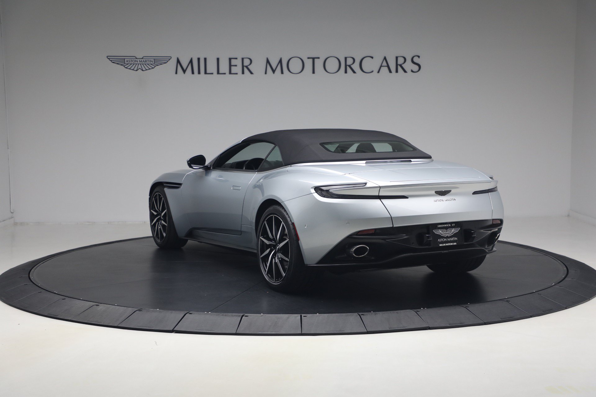 Used 2019 Aston Martin DB11 Volante RWD image 17