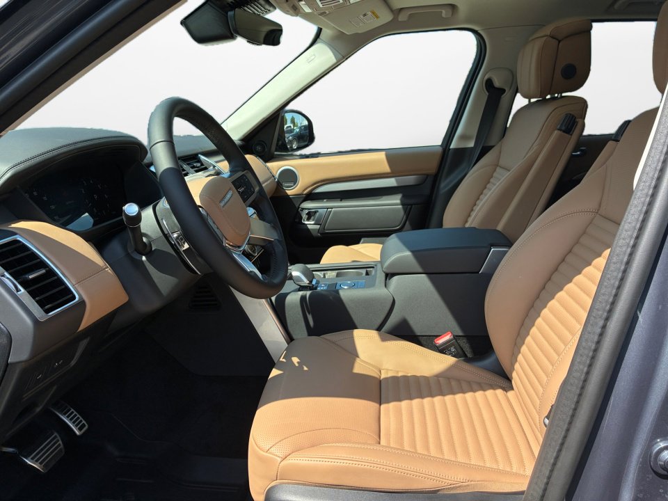 New 2026 Land Rover Discovery Limited Edition AWD/4WD image 9