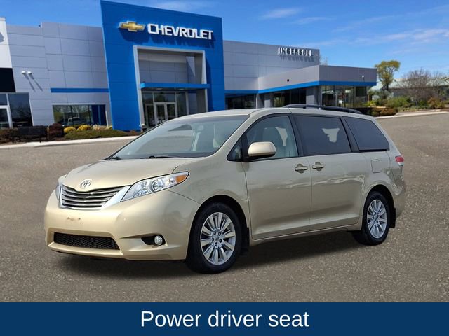 Used 2014 Toyota Sienna XLE image 4