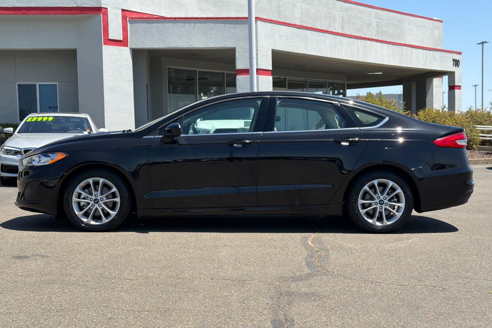 Used 2020 Ford Fusion SE FWD image 9