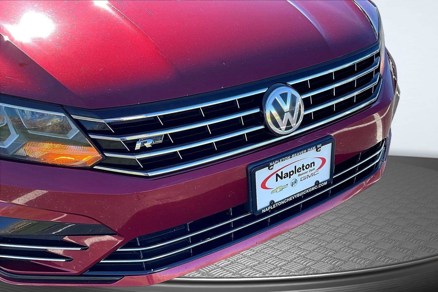 Used 2017 Volkswagen Passat 1.8T R-Line FWD image 29