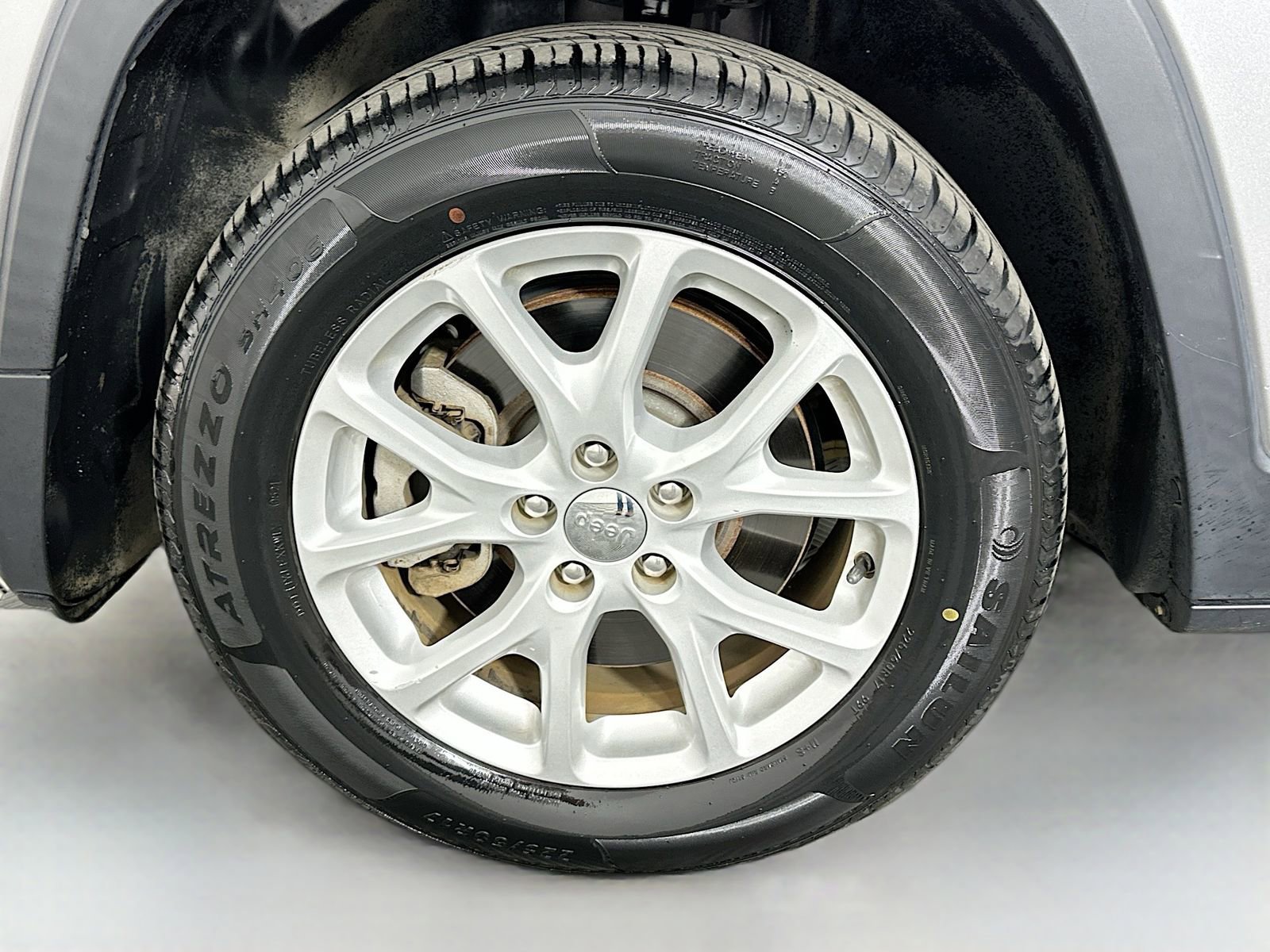 Used 2018 Jeep Cherokee Latitude Plus w/ Comfort/Convenience Group image 30