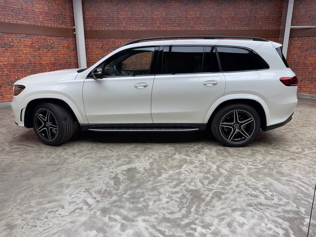 Used 2023 Mercedes-Benz GLS 580 4MATIC image 2