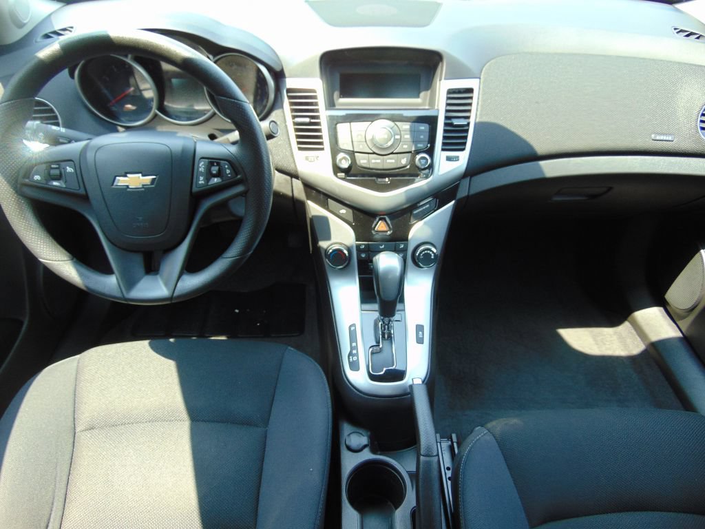 Used 2015 Chevrolet Cruze LT FWD image 17