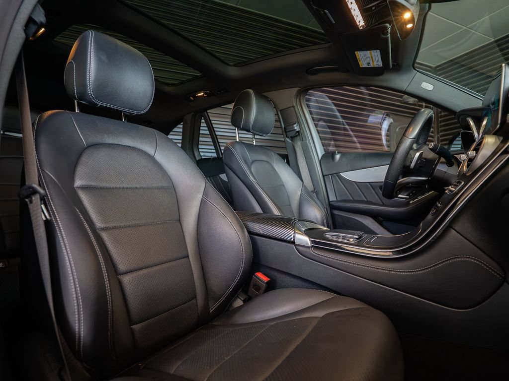 Used 2021 Mercedes-Benz GLC 300 w/ AMG Line image 29