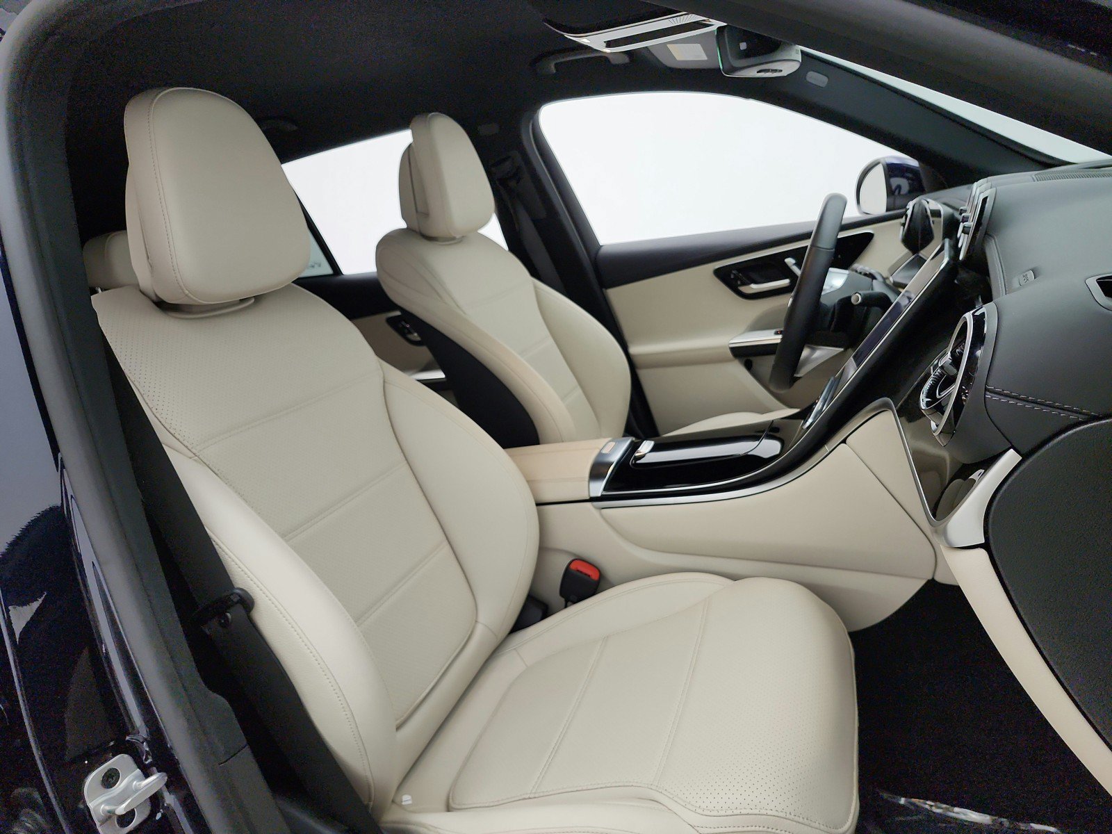 Used 2024 Mercedes-Benz GLC 300 4MATIC image 19