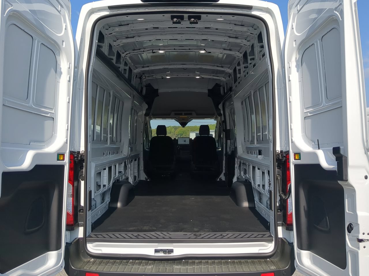 New 2026 Ford Transit 250 148 High Roof Extended RWD image 11
