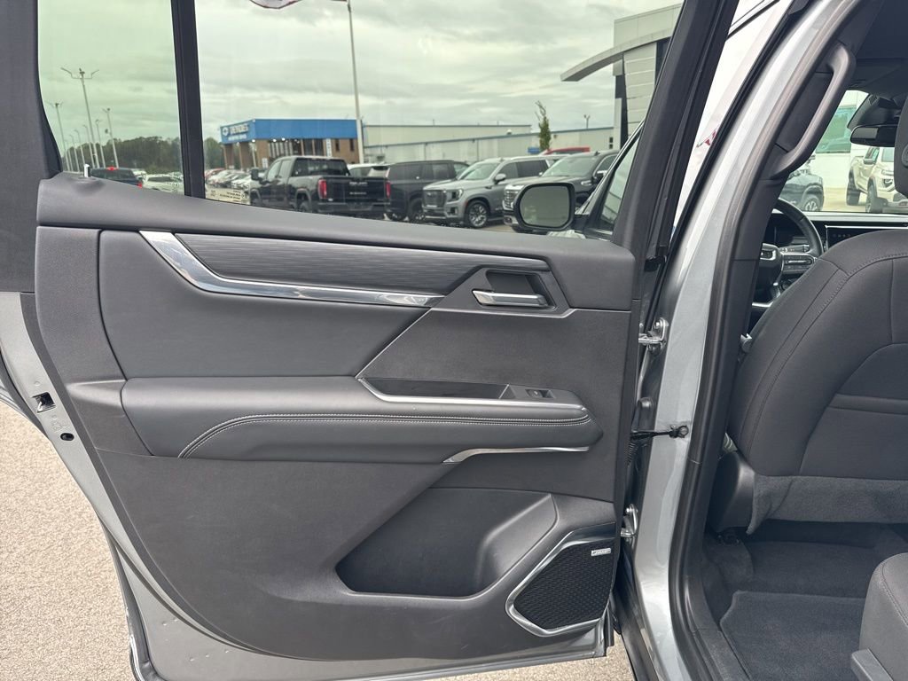 Used 2025 GMC Acadia Elevation FWD image 30