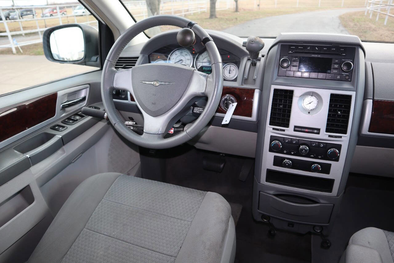 Used 2010 Chrysler Town & Country Touring image 34
