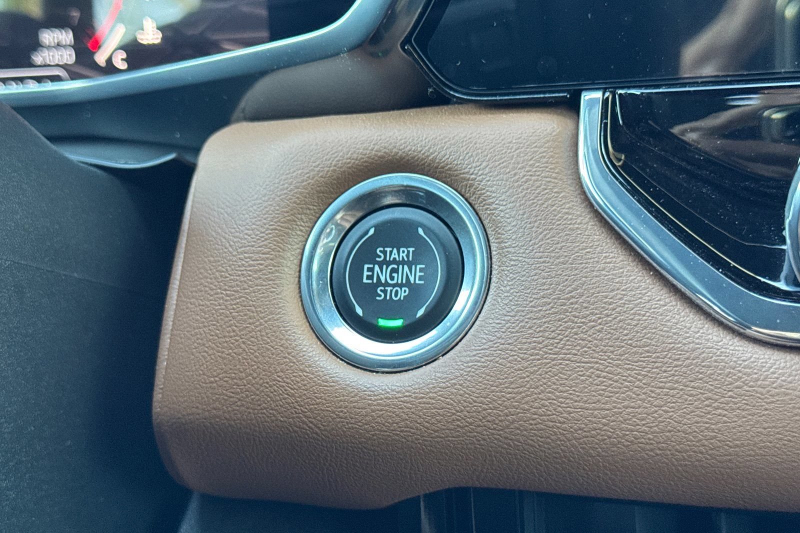 Certified 2023 GMC Canyon AT4 w/ AT4 Premium Package AWD/4WD image 22