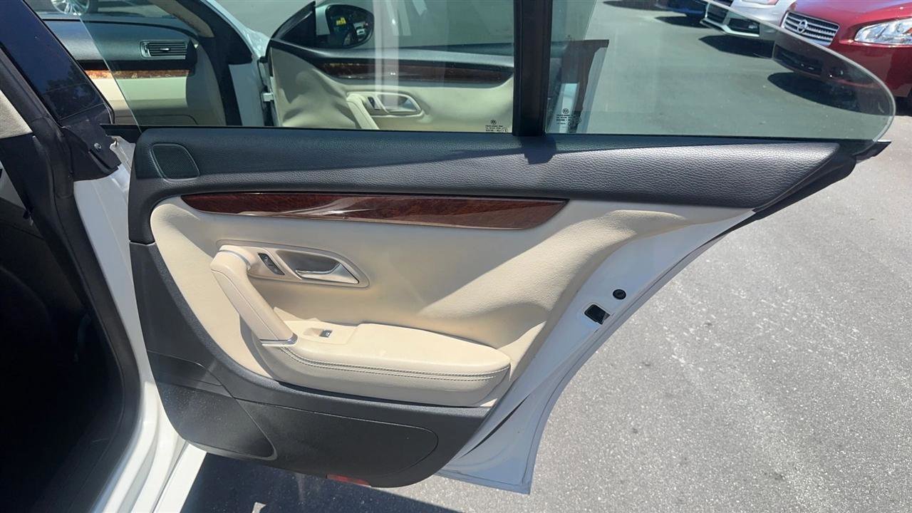 Used 2011 Volkswagen CC Lux Plus FWD image 17