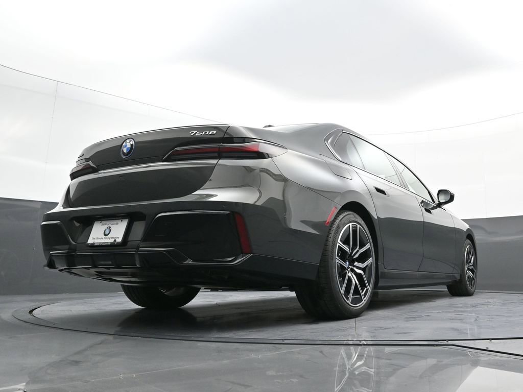 New 2026 BMW 750e xDrive image 29