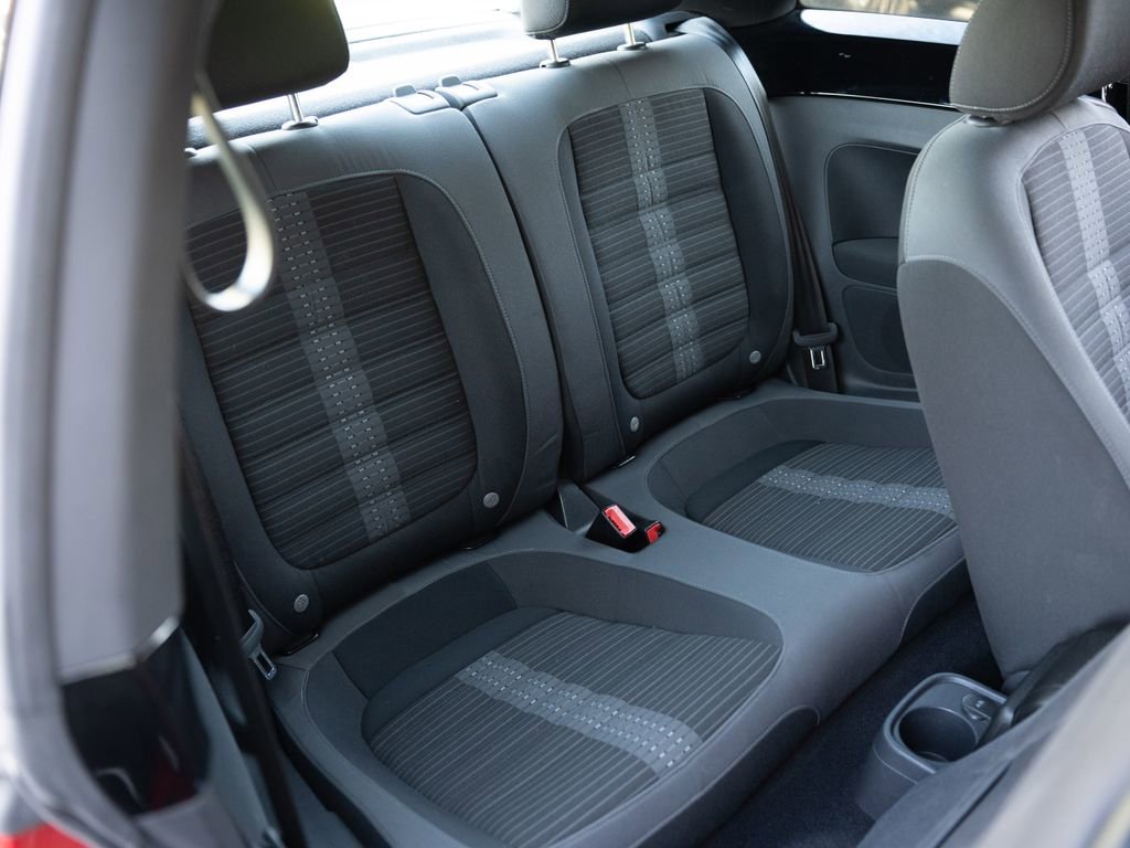 Used 2013 Volkswagen Beetle 2.0T image 19