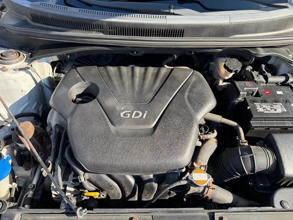 Used 2012 Hyundai Veloster w/ Style Pkg FWD image 11