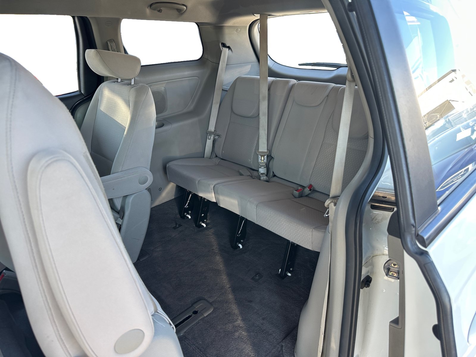 Used 2017 Kia Sedona L FWD image 13