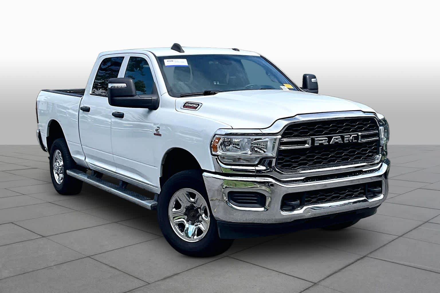 Used 2024 RAM 2500 Tradesman w/ Chrome Appearance Group AWD/4WD image 3