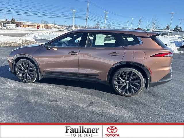 Used 2025 Toyota Crown Signia Limited image 4