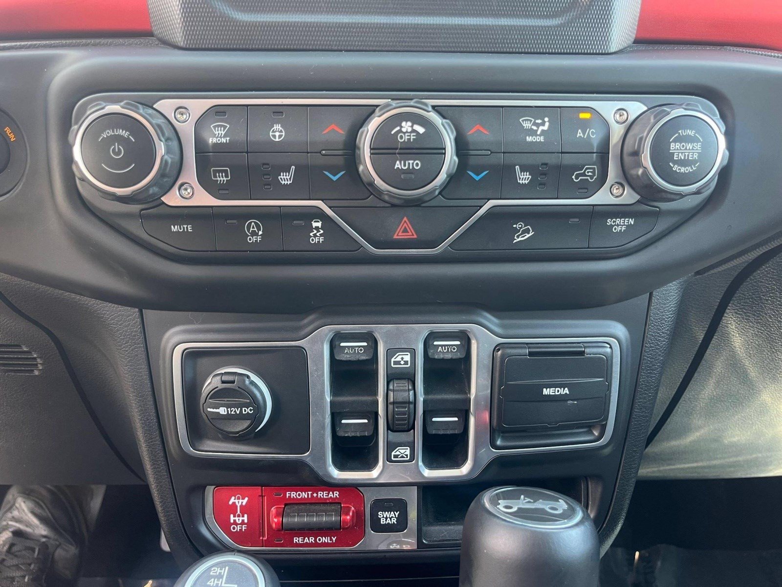 Used 2018 Jeep Wrangler Unlimited Rubicon w/ LED Lighting Group AWD/4WD image 21