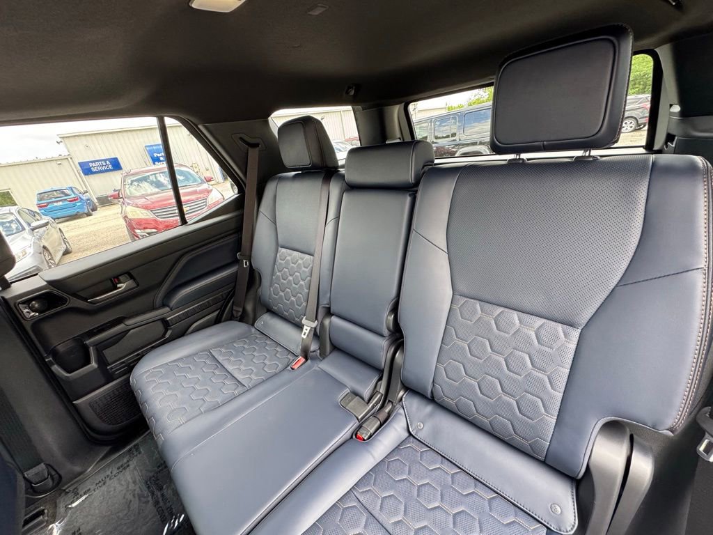 Used 2025 Toyota 4Runner 4WD image 13