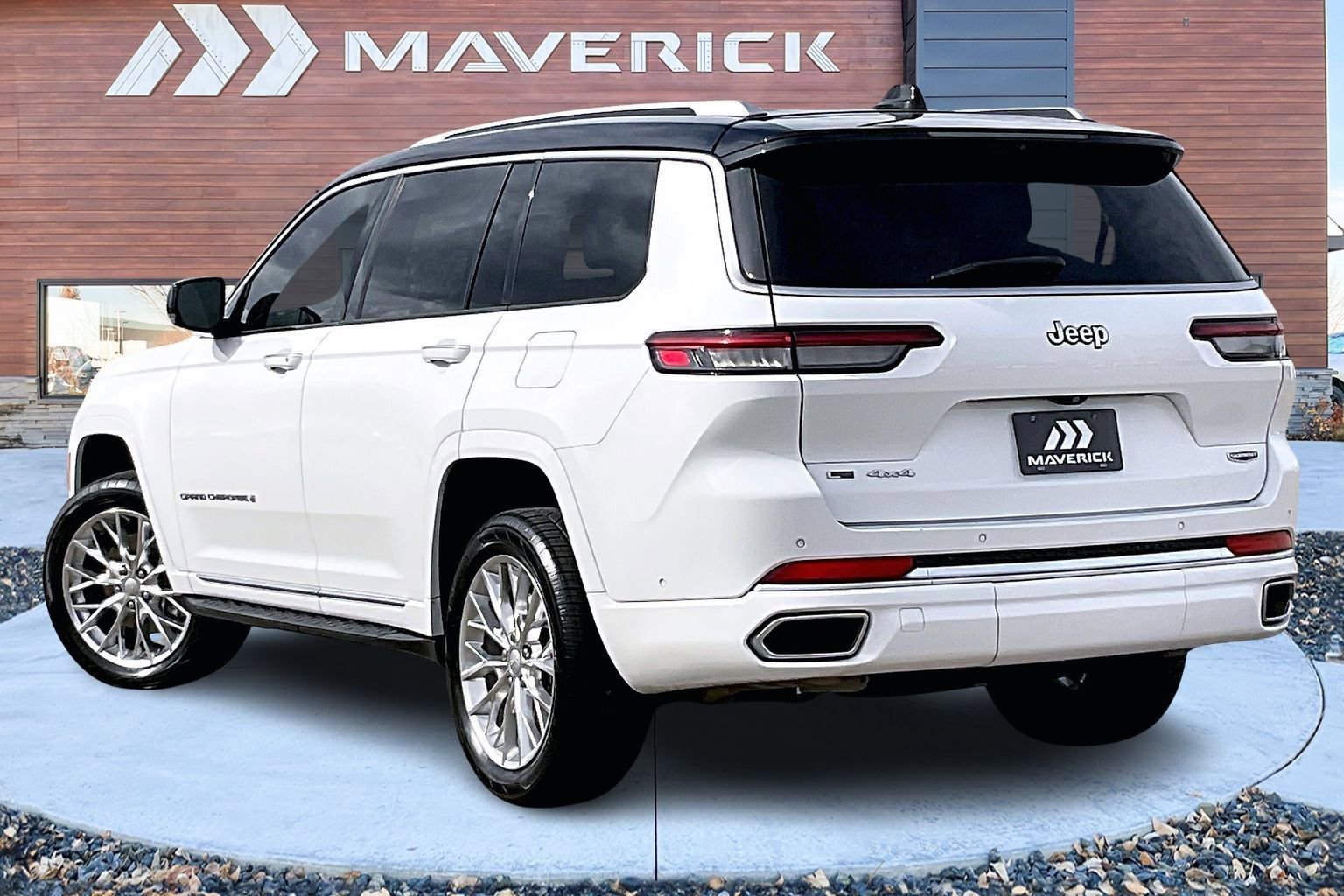 Used 2021 Jeep Grand Cherokee L Summit w/ Advanced Protech Group IV image 4