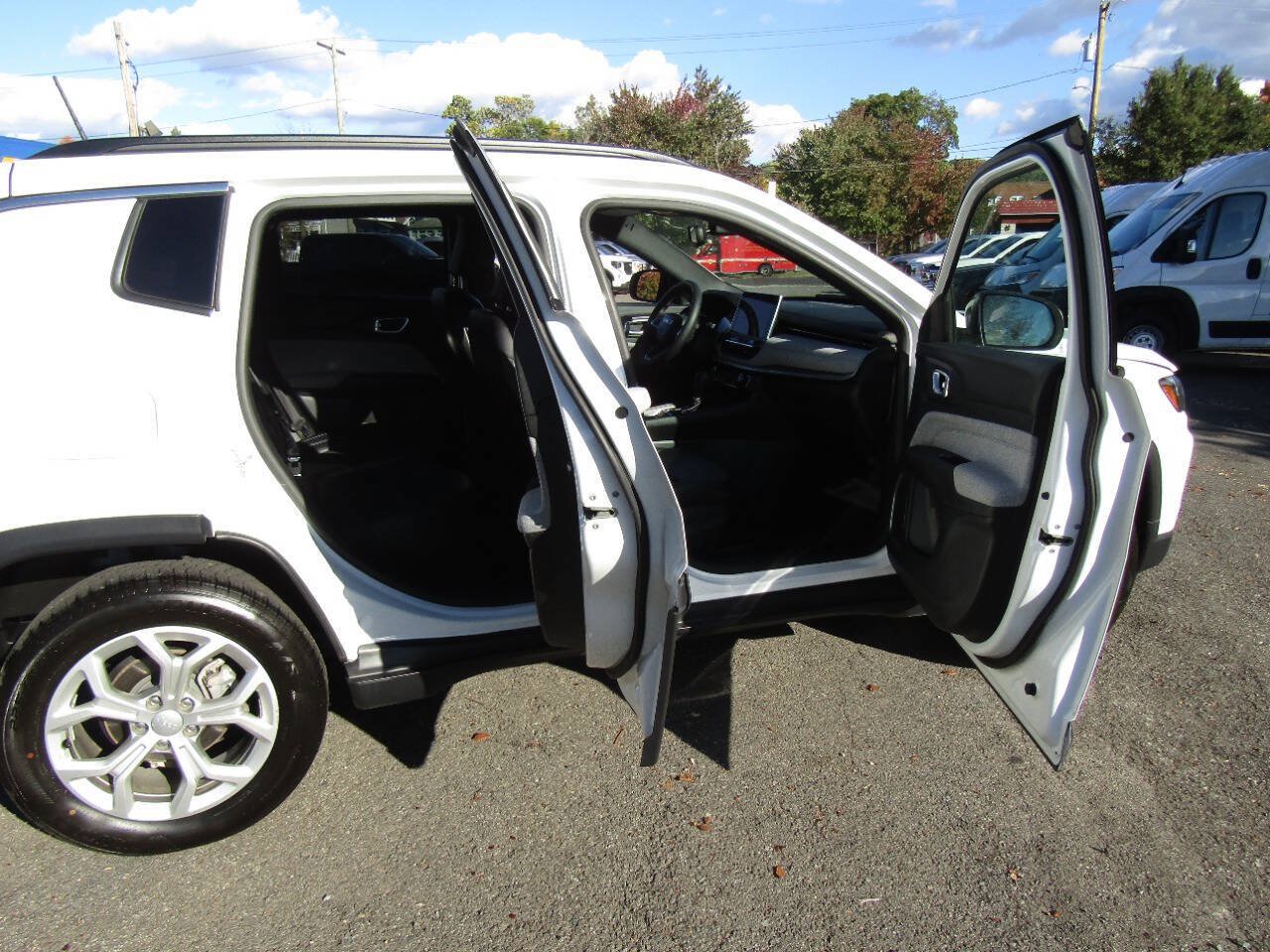 Used 2024 Jeep Compass Latitude AWD/4WD image 24
