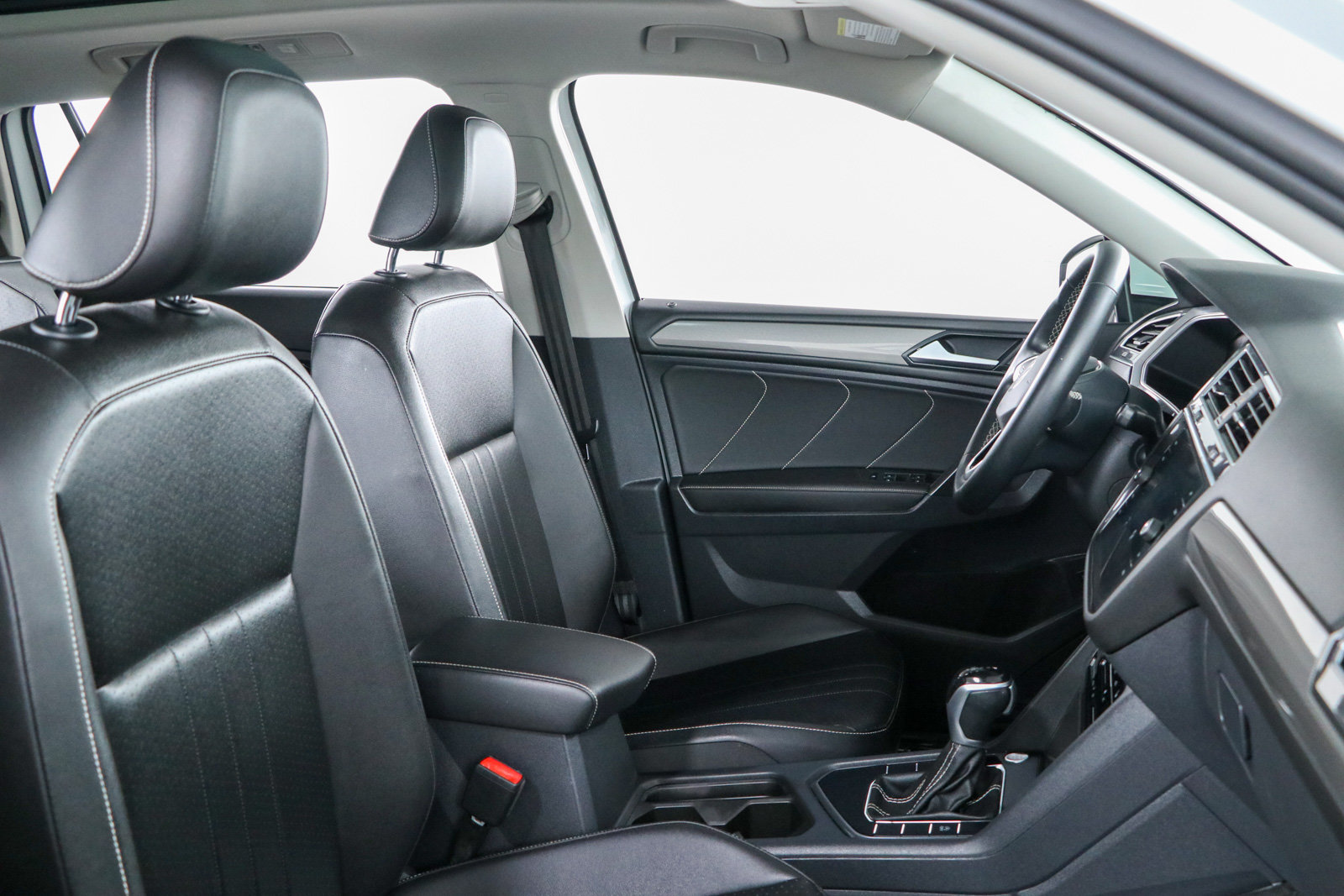 Used 2022 Volkswagen Tiguan SE FWD image 28