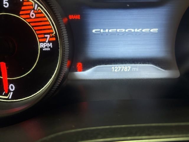Used 2019 Jeep Cherokee Overland w/ Technology Group image 23