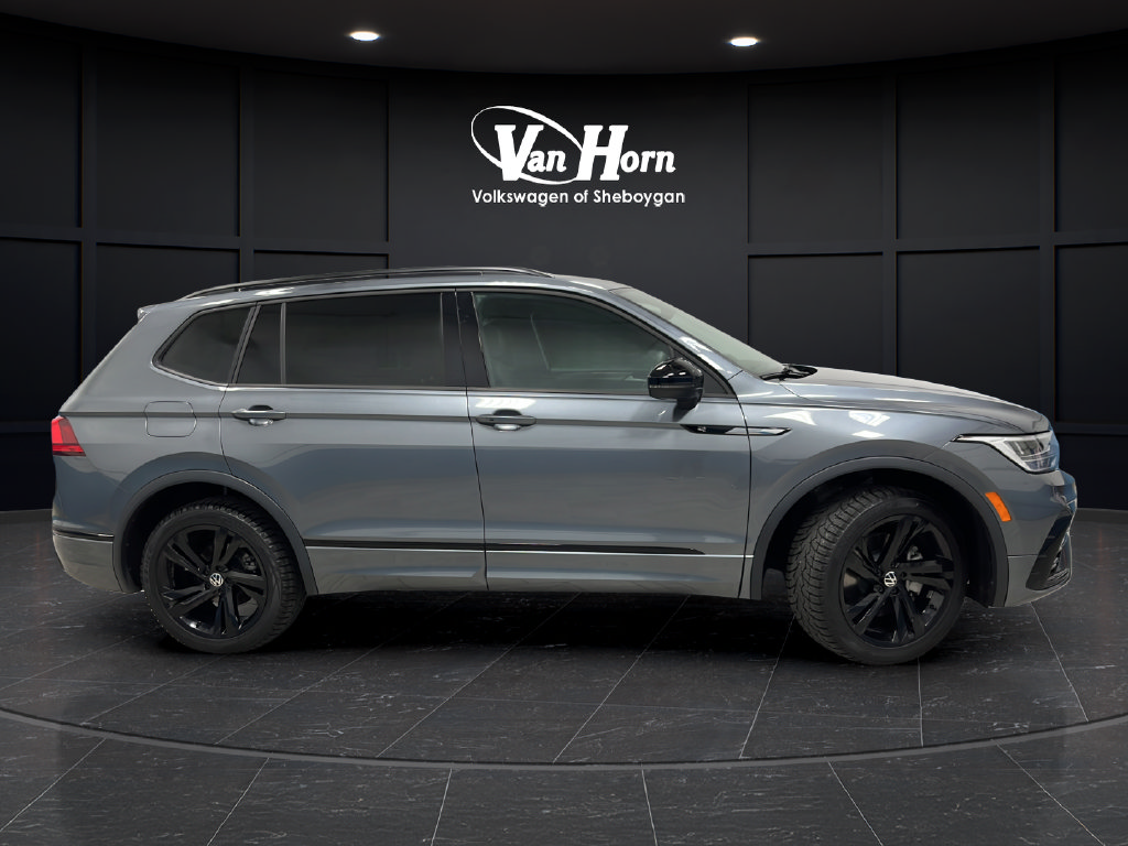 Used 2024 Volkswagen Tiguan SE R-Line AWD/4WD image 8
