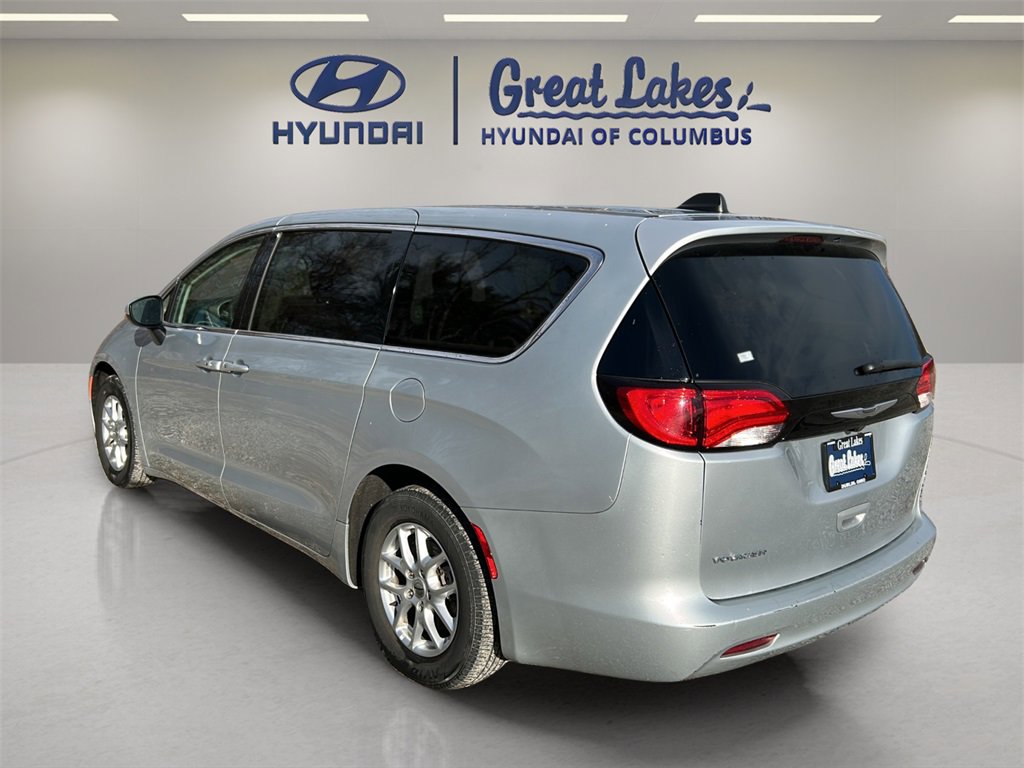 Used 2023 Chrysler Voyager LX image 3