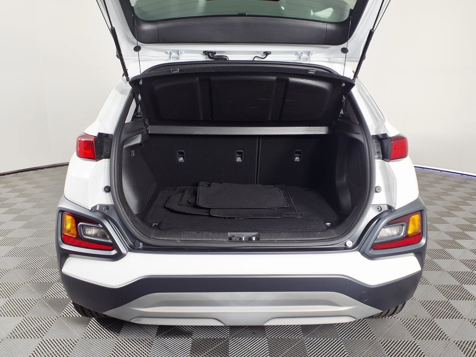 Used 2021 Hyundai Kona Limited w/ Cargo Package image 8